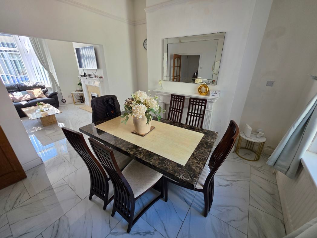 Property image 6 of 17