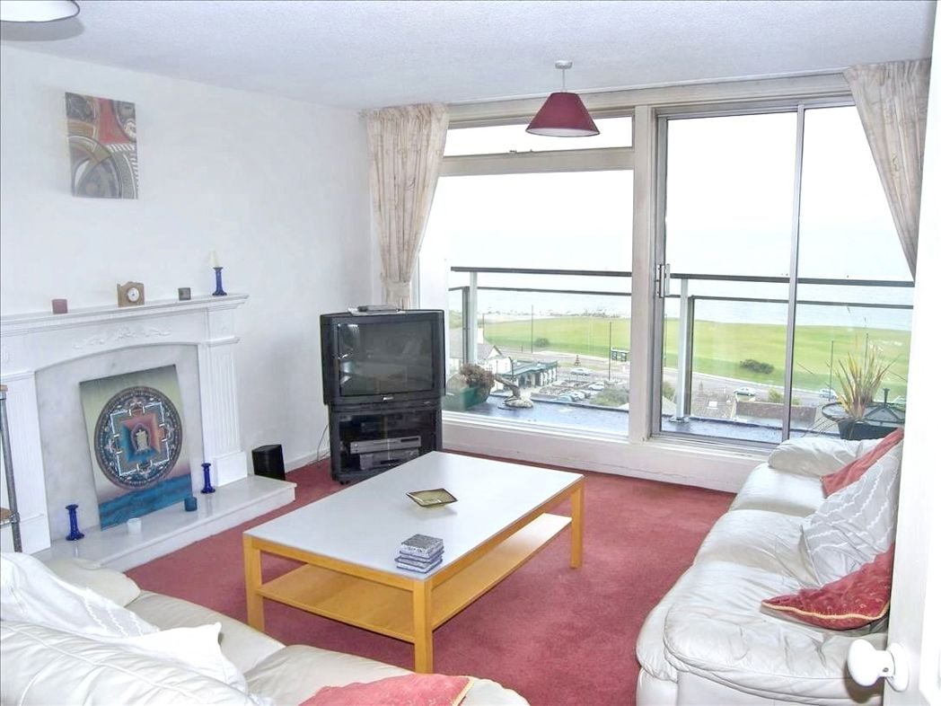Property image 2 of 8