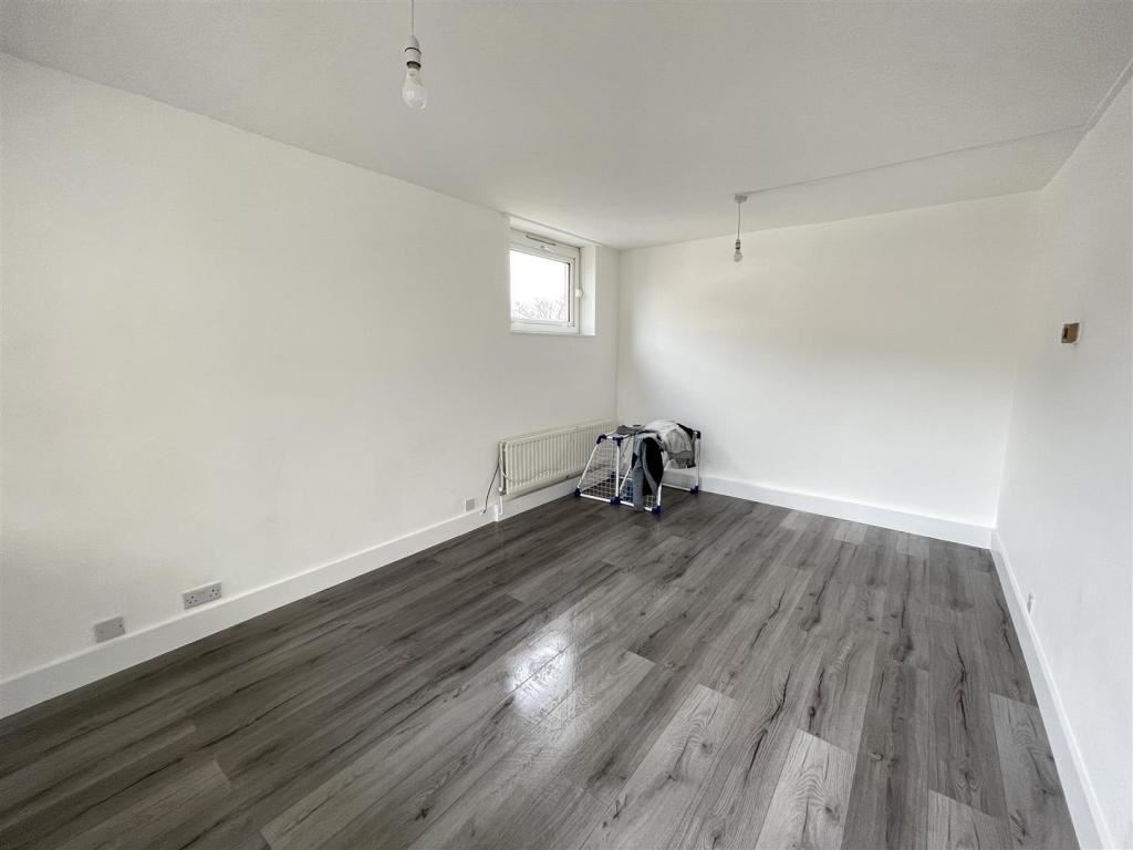Property image 3 of 6