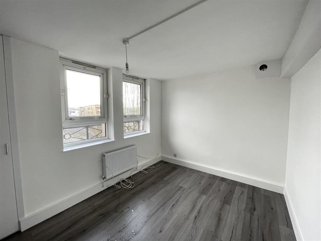 Property image 4 of 6