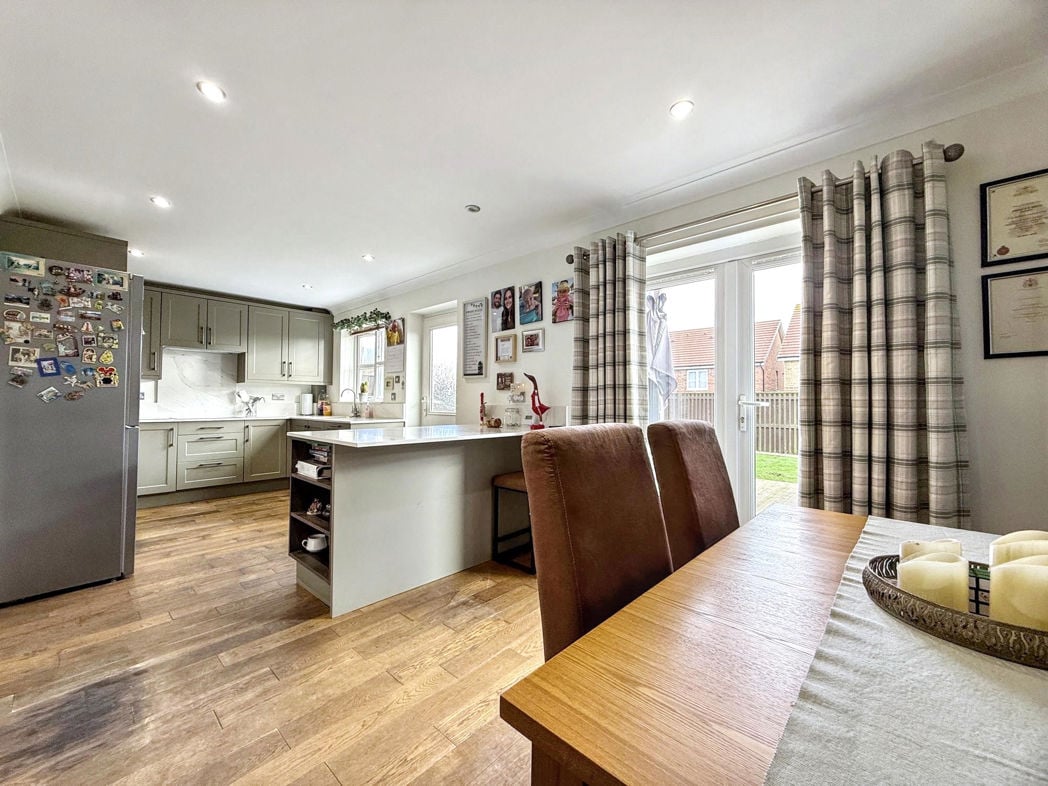 Property image 10 of 28