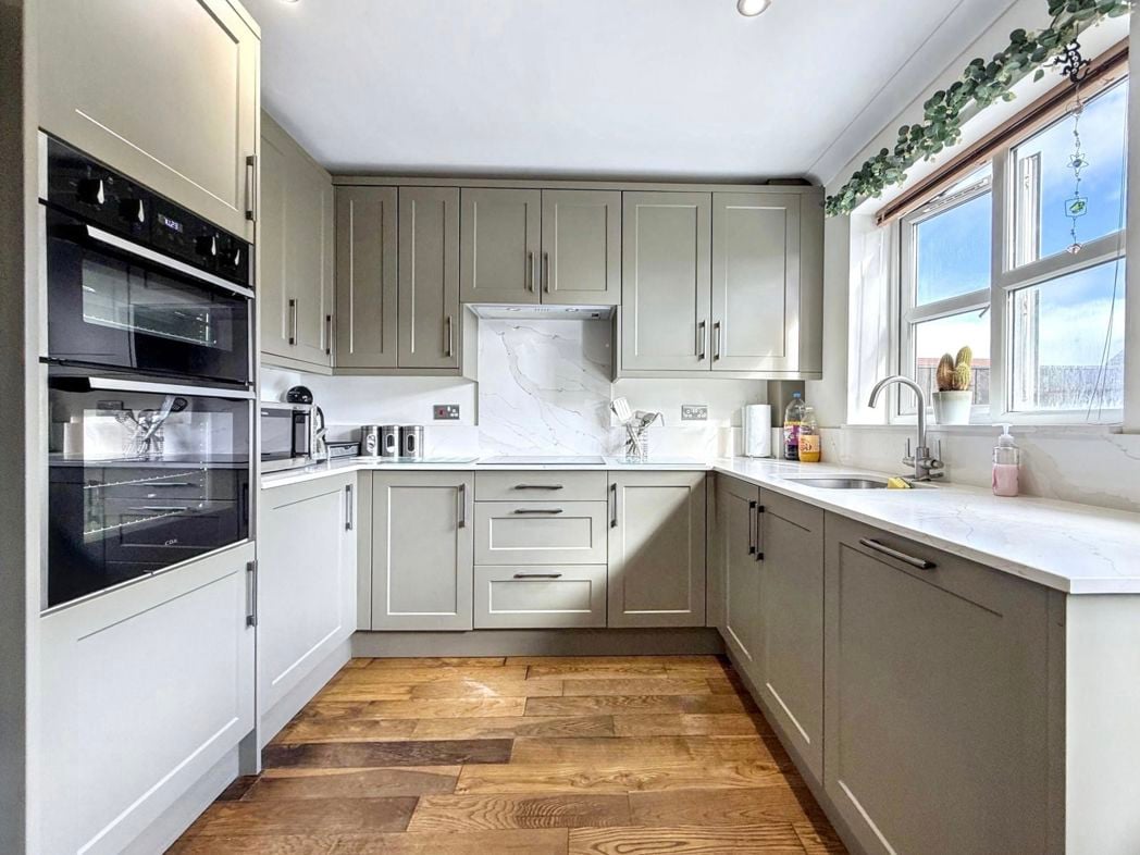 Property image 3 of 28