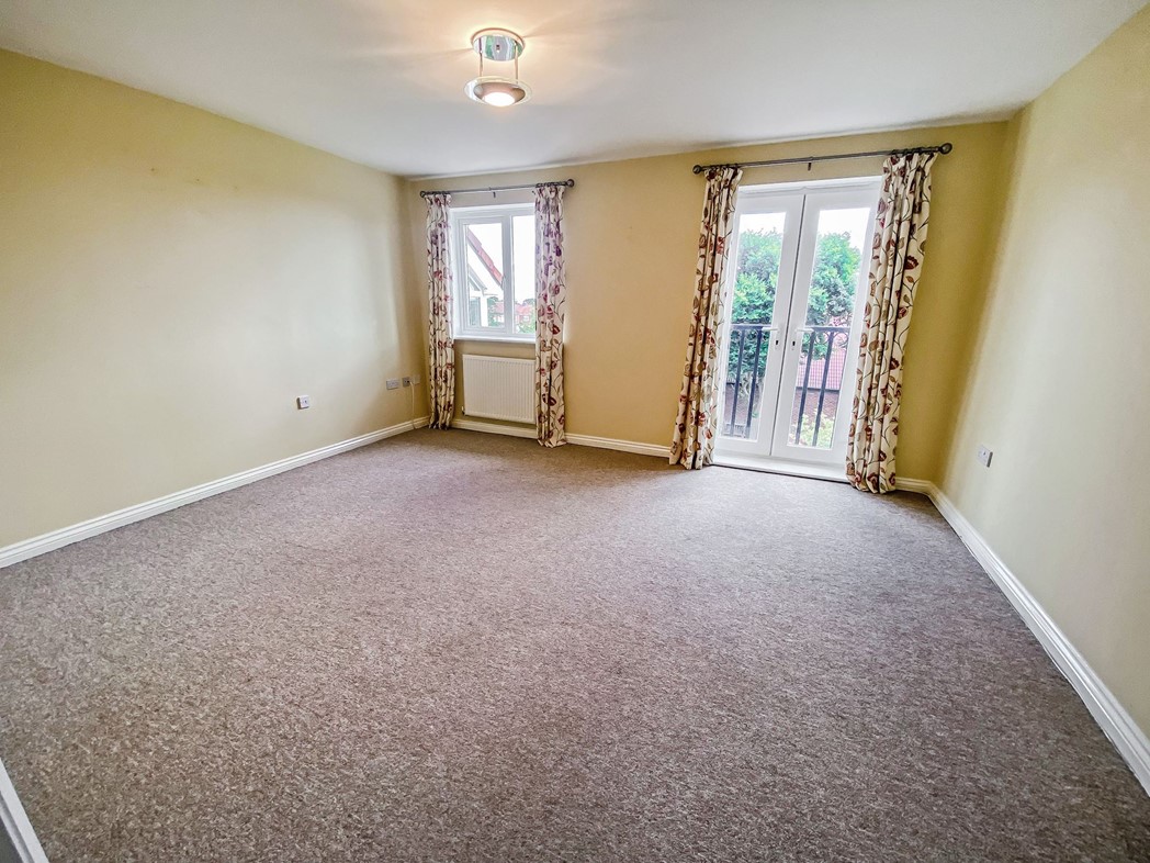 Property image 2 of 12