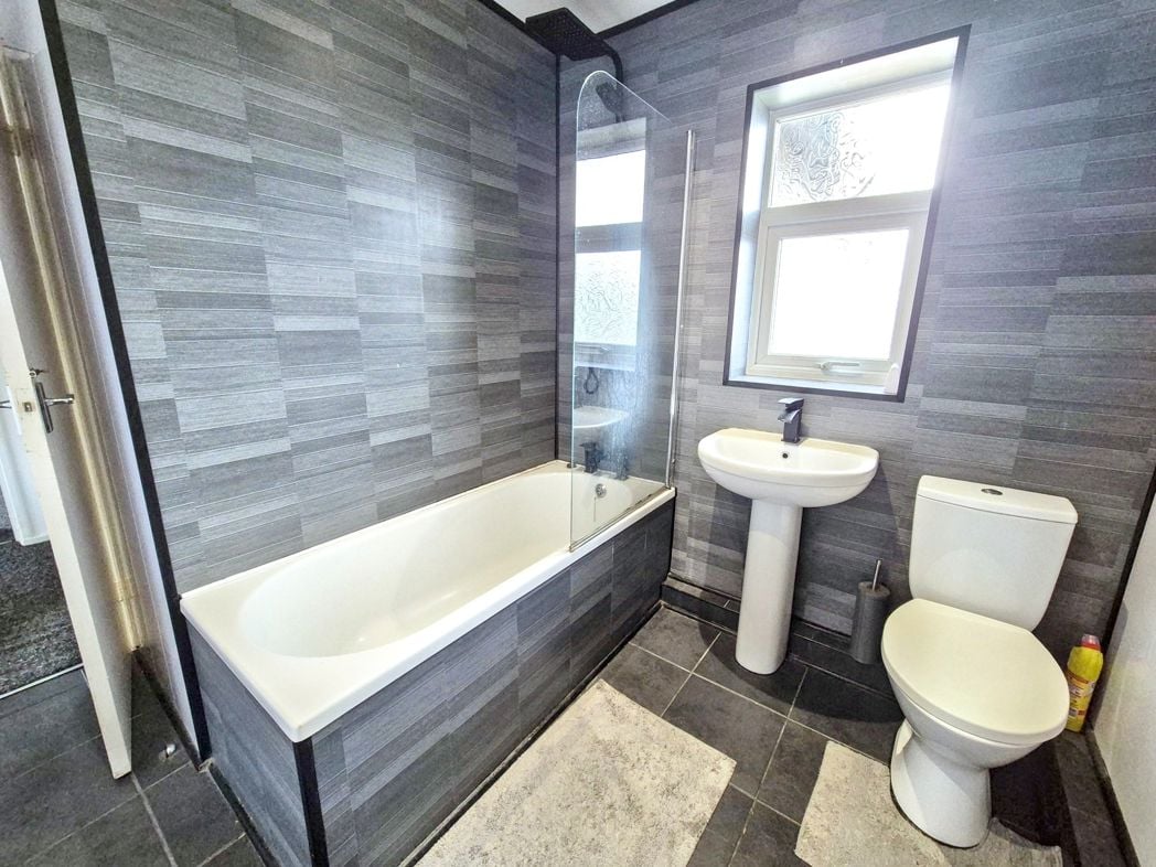 Property image 11 of 14