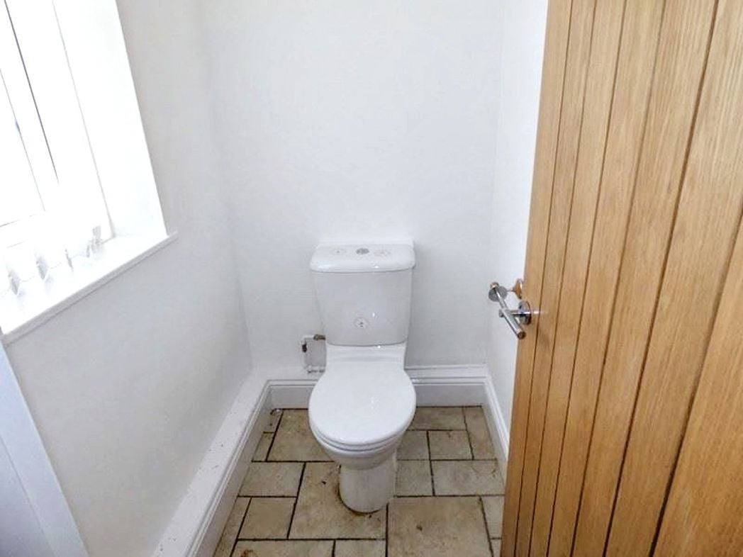 Property image 11 of 21