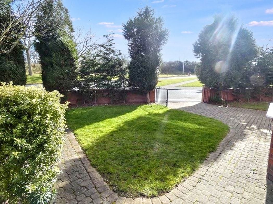 Property image 17 of 21