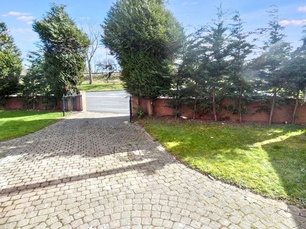 Property image 18 of 21