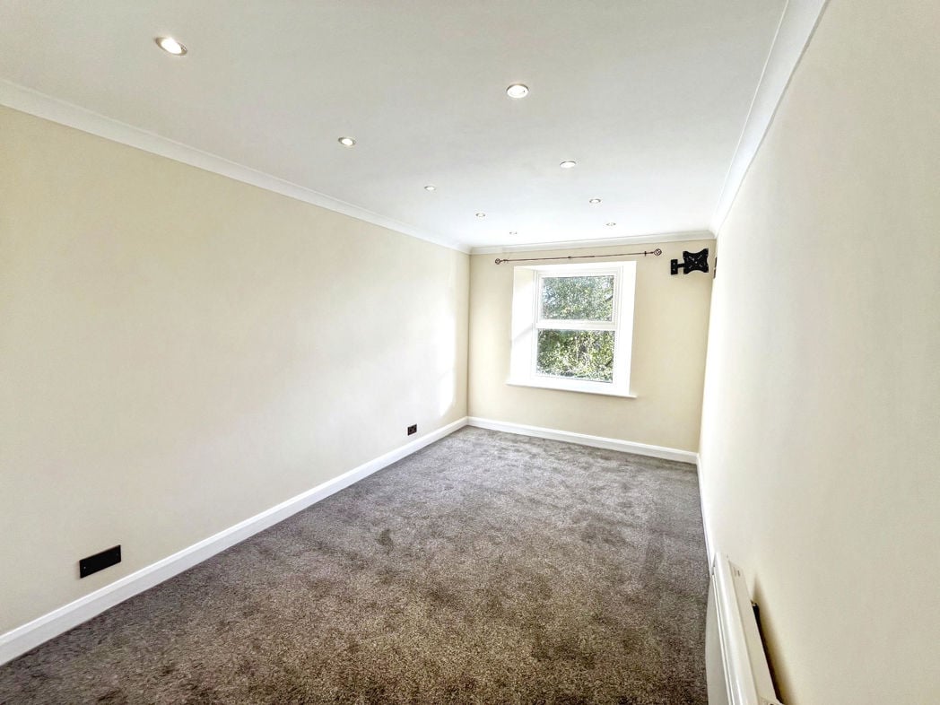 Property image 6 of 9