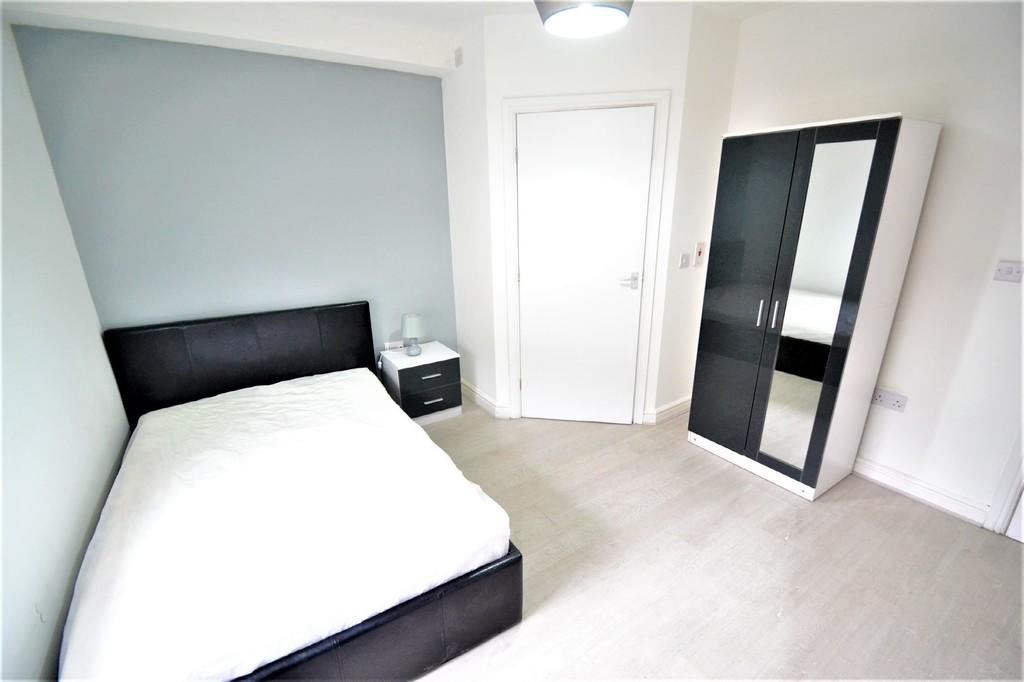 Property image 5 of 9