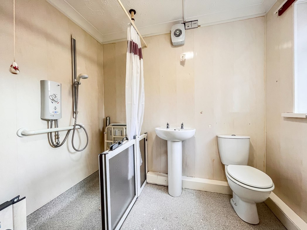 Property image 8 of 13