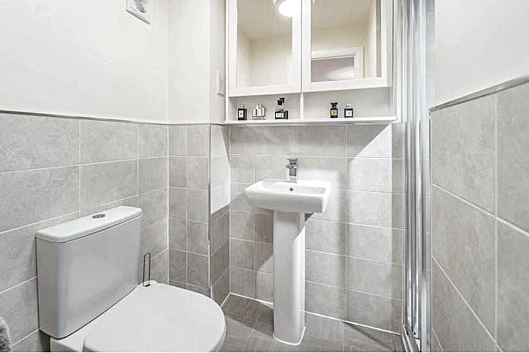 Property image 8 of 15