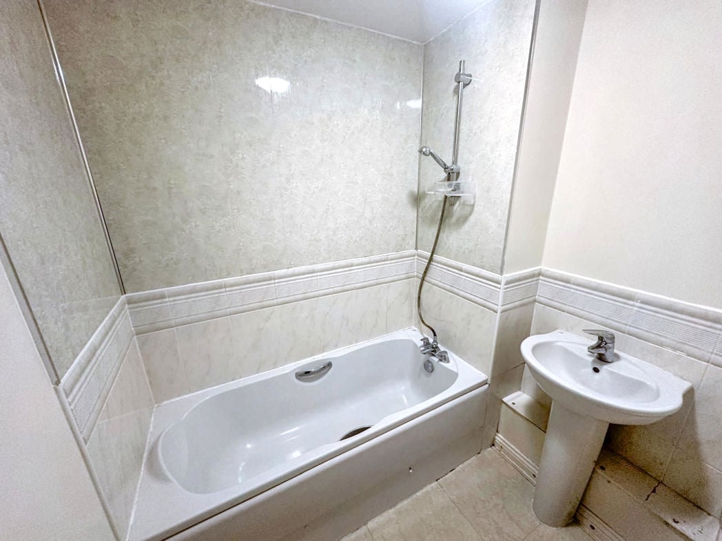Property image 12 of 19