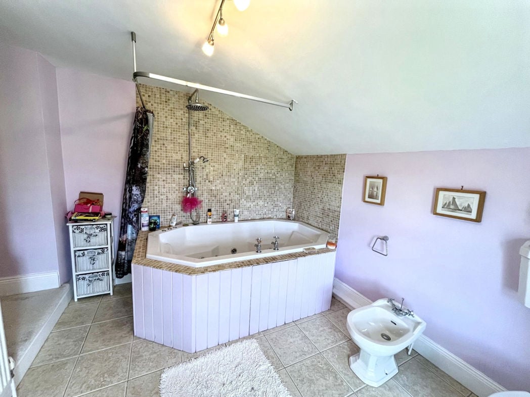 Property image 14 of 22