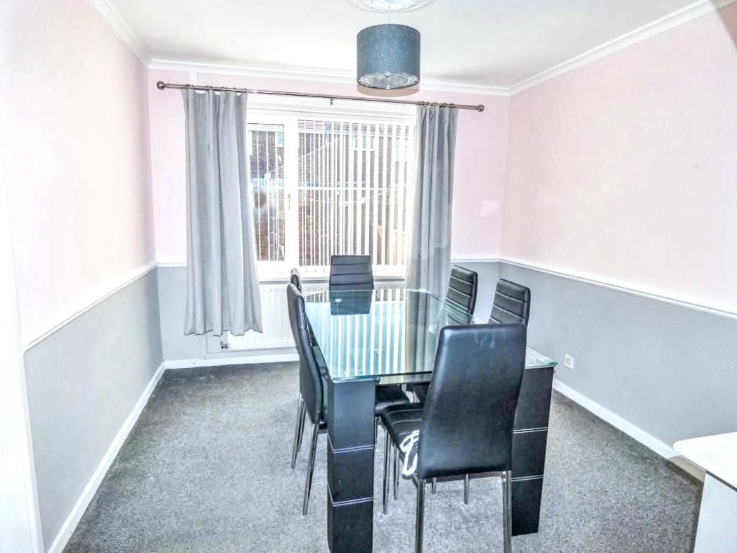 Property image 5 of 12