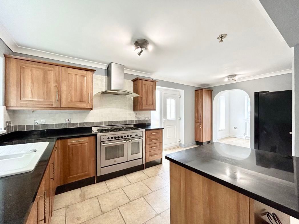 Property image 8 of 27