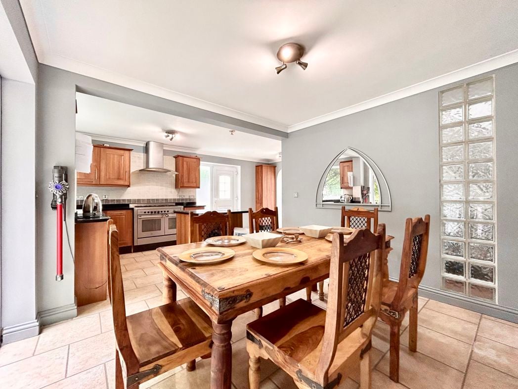 Property image 10 of 27