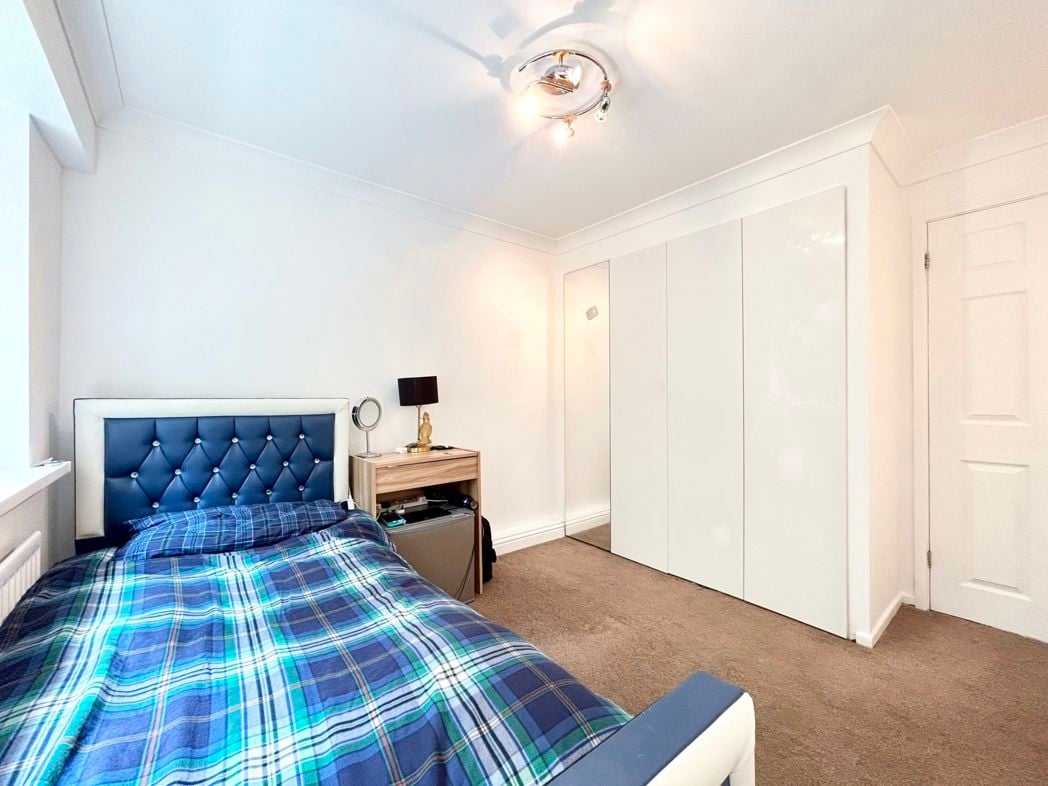 Property image 17 of 27