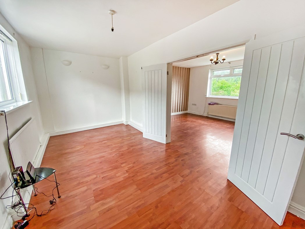 Property image 4 of 12
