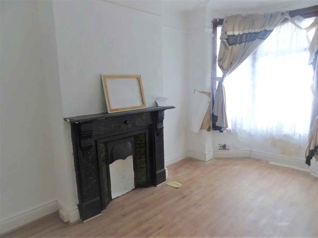 Property image 2 of 10