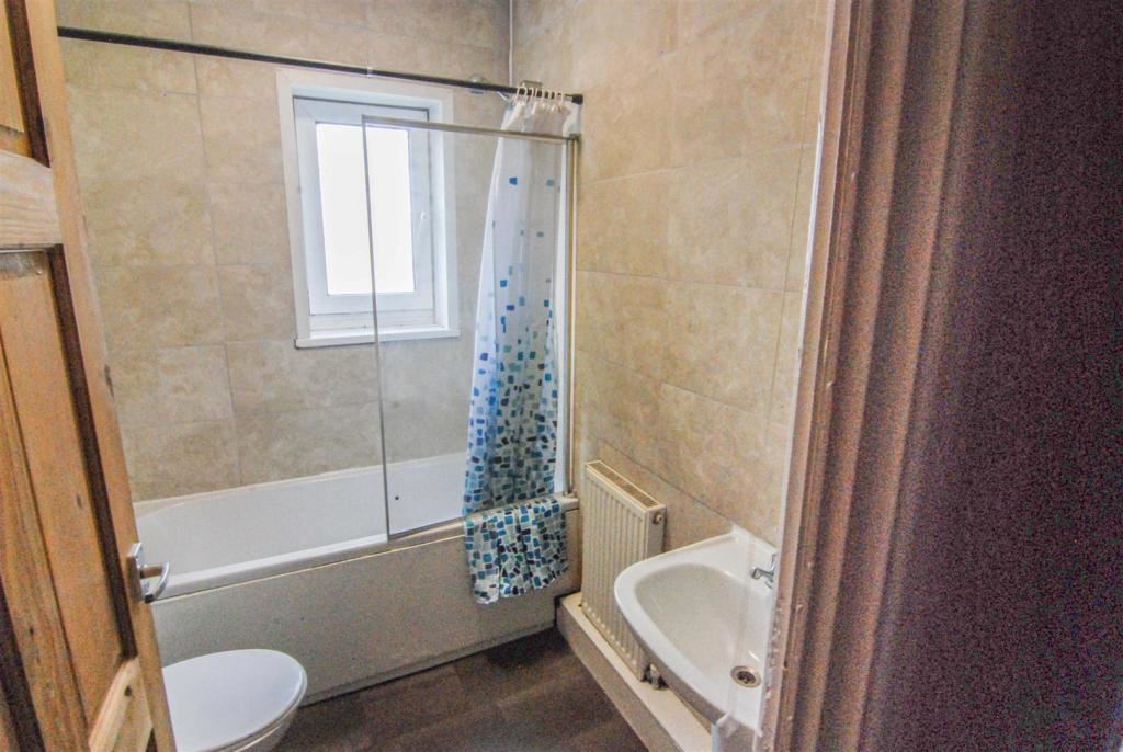 Property image 8 of 9