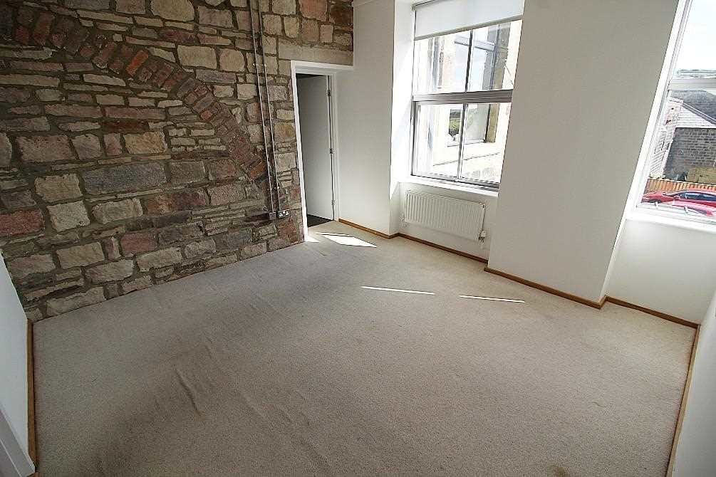 Property image 8 of 12