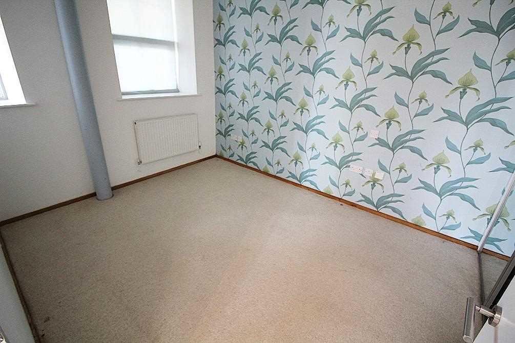 Property image 9 of 12