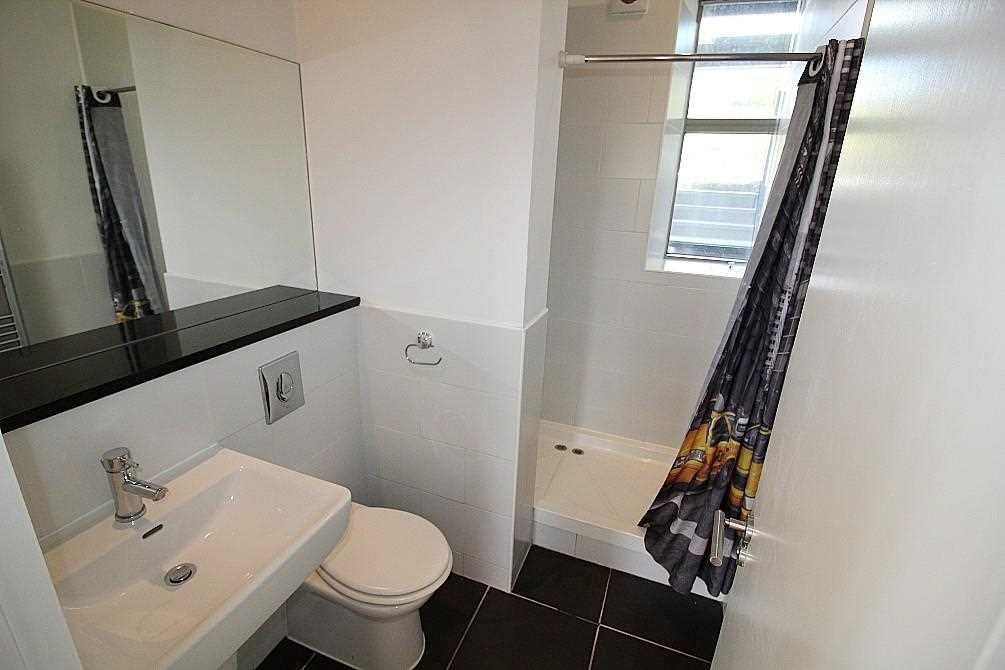 Property image 11 of 12