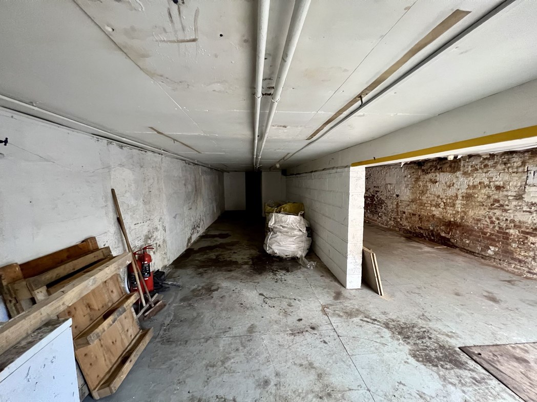 Property image 12 of 77