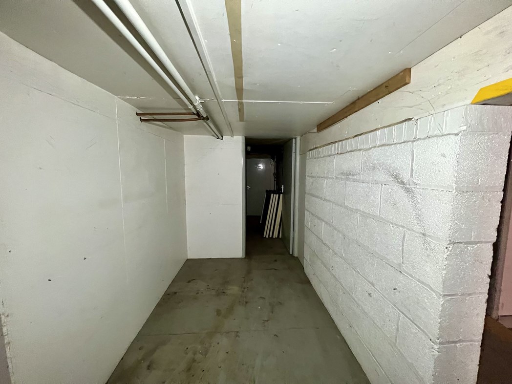 Property image 16 of 77