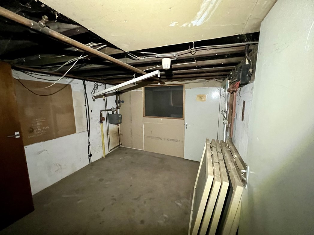 Property image 18 of 77