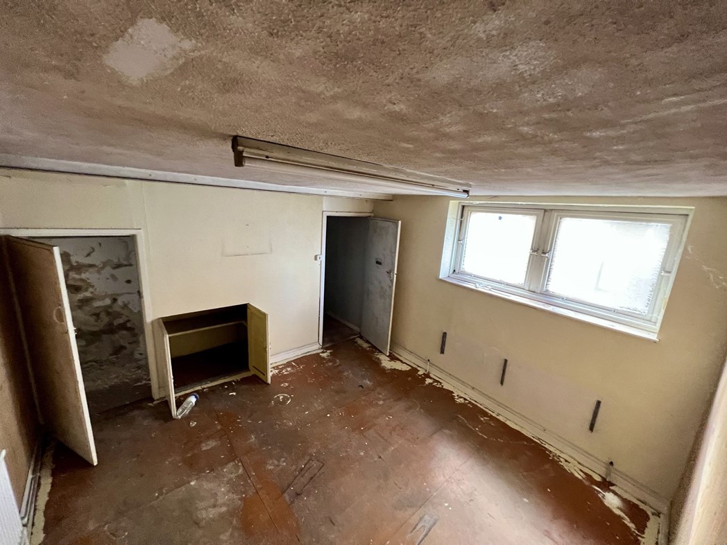 Property image 32 of 77