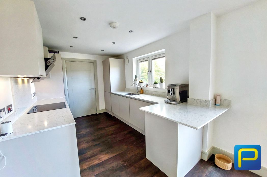 Property image 8 of 31