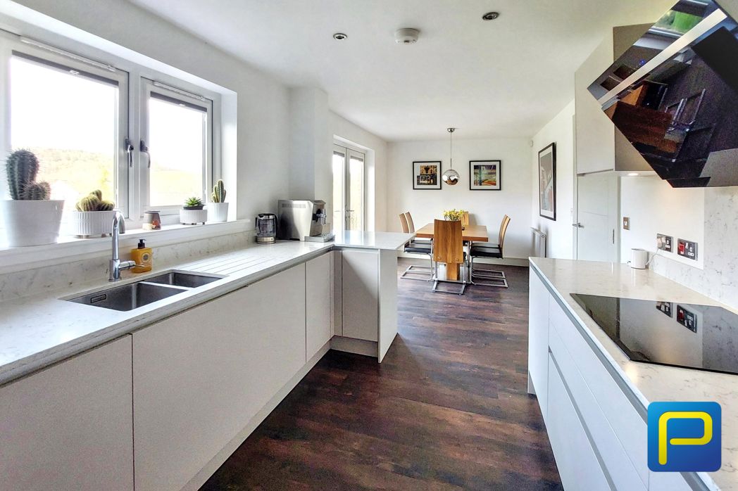 Property image 5 of 31