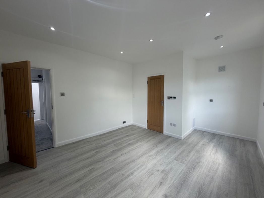 Property image 16 of 27