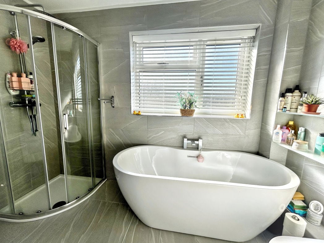Property image 3 of 23