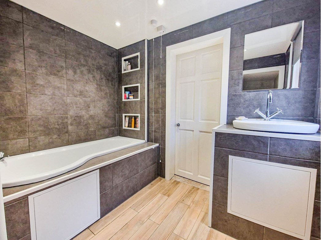 Property image 5 of 7