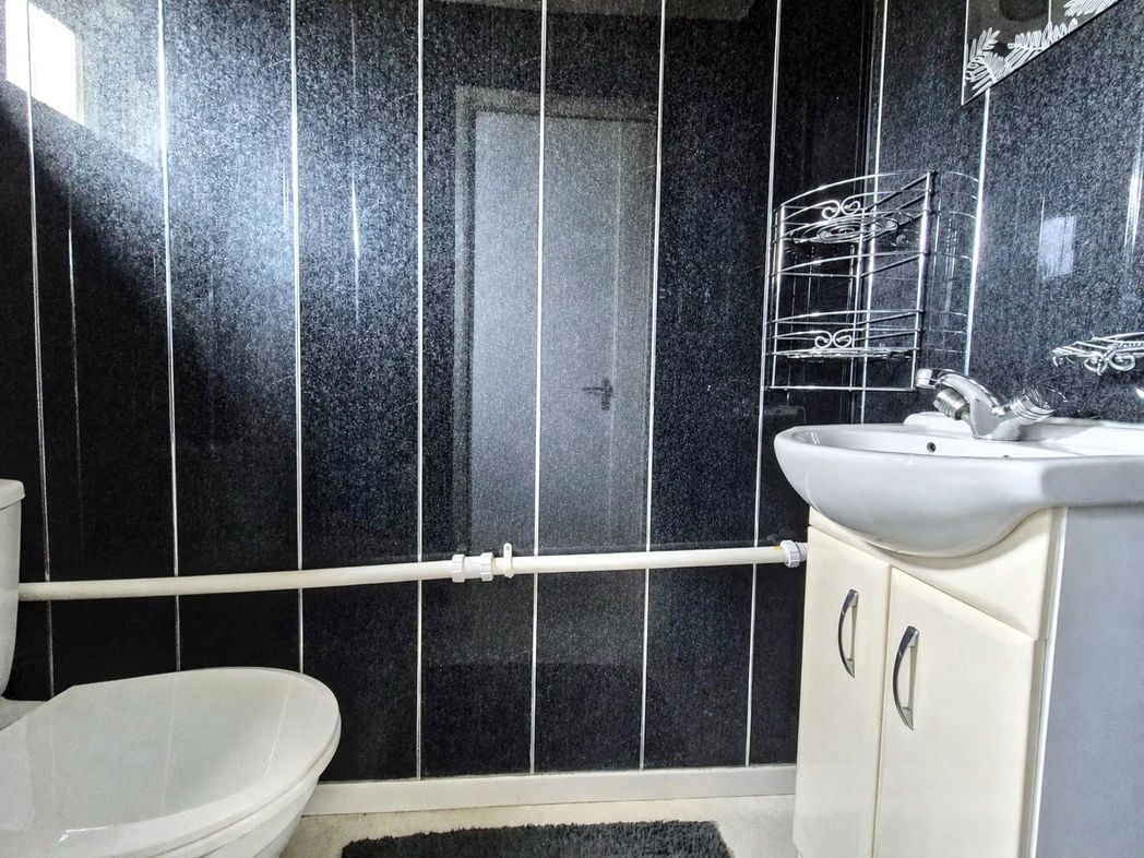 Property image 4 of 18