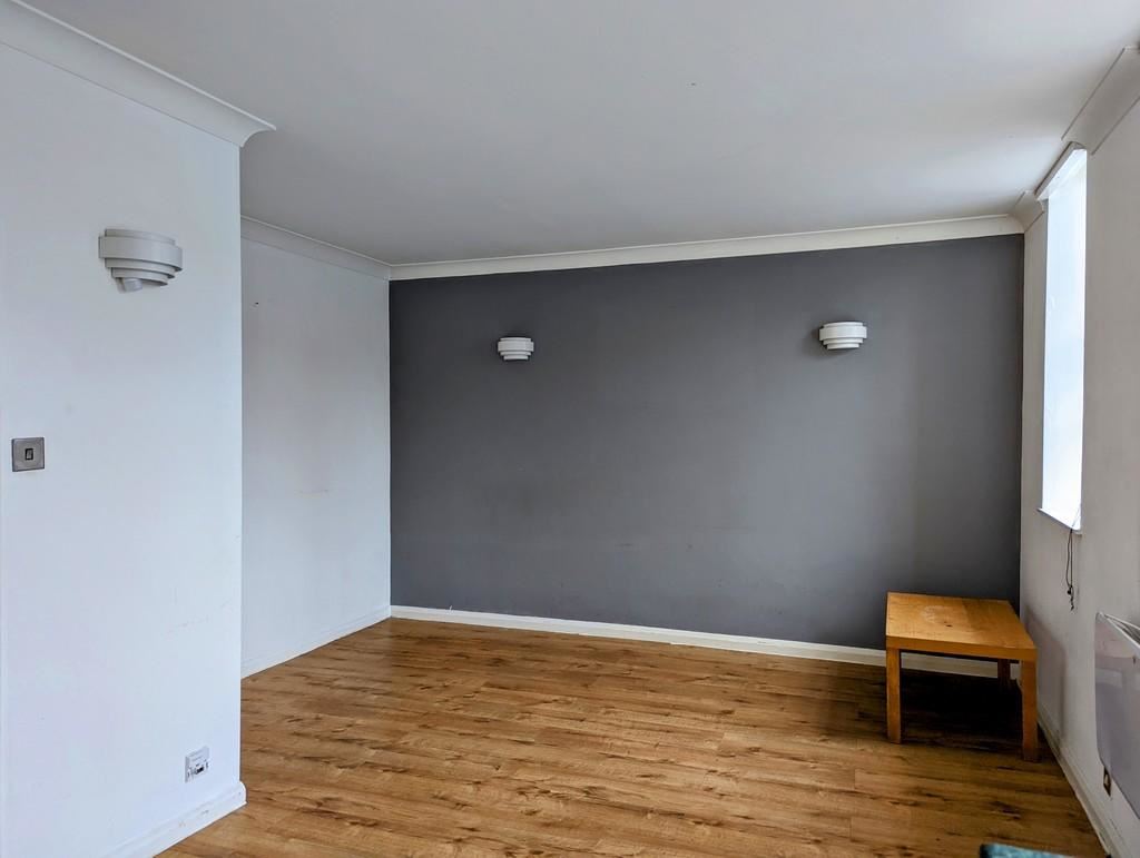Property image 3 of 8