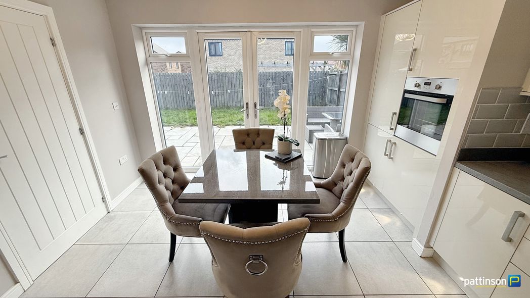 Property image 11 of 33