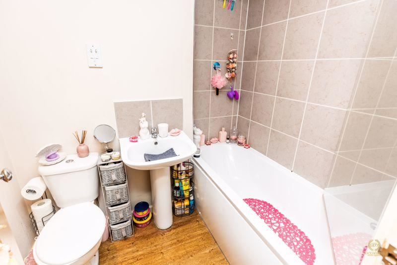 Property image 7 of 9