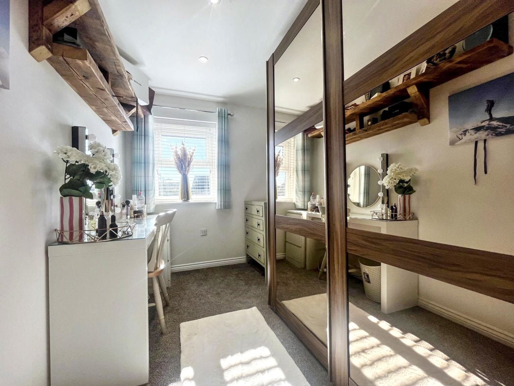 Property image 11 of 16