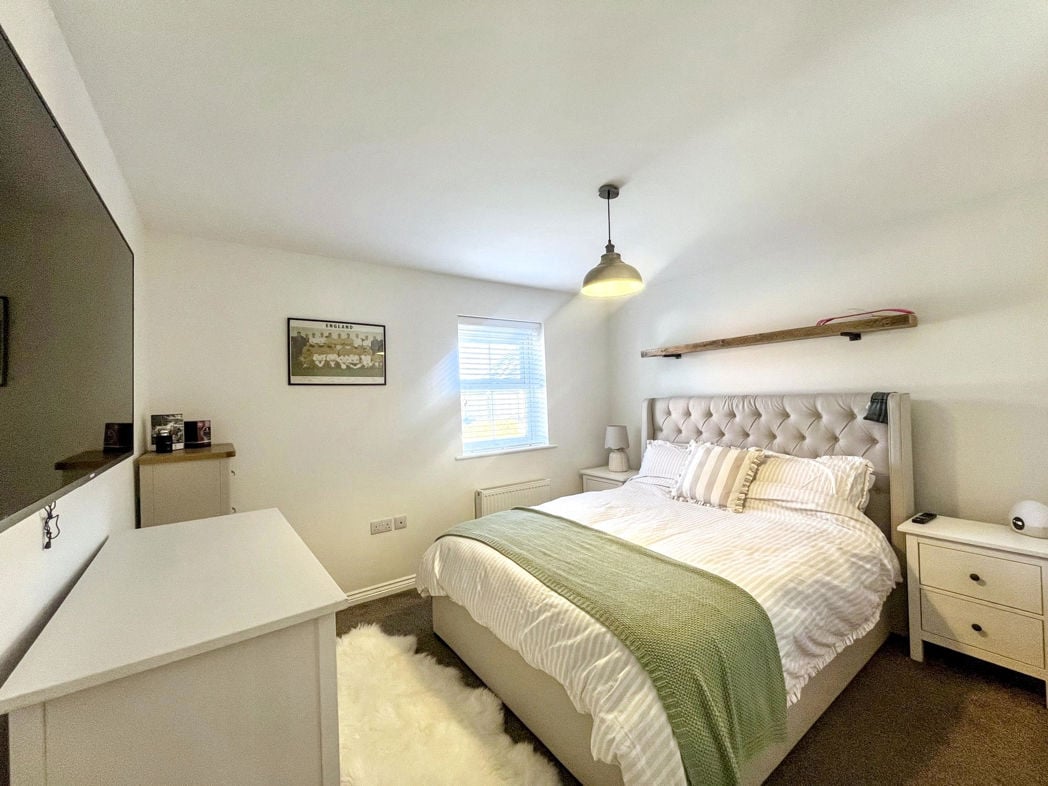 Property image 8 of 16