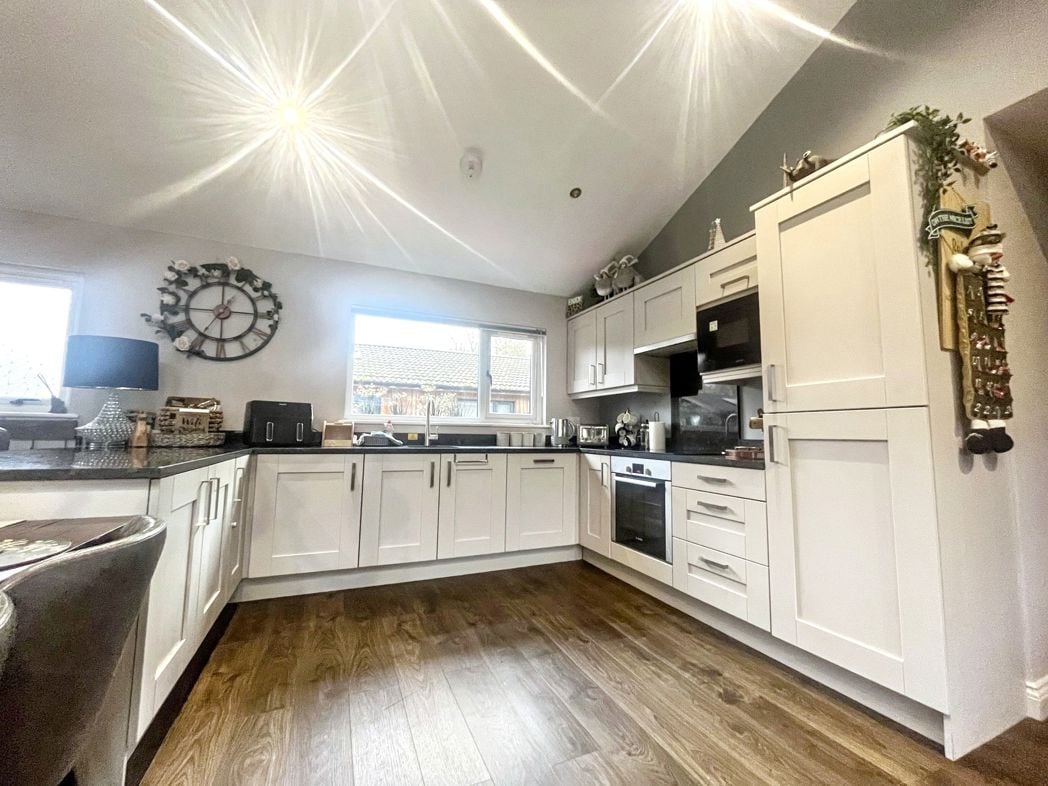 Property image 4 of 16