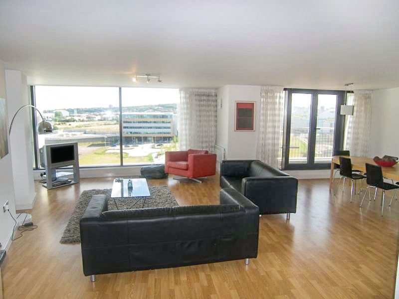 Property image 2 of 18