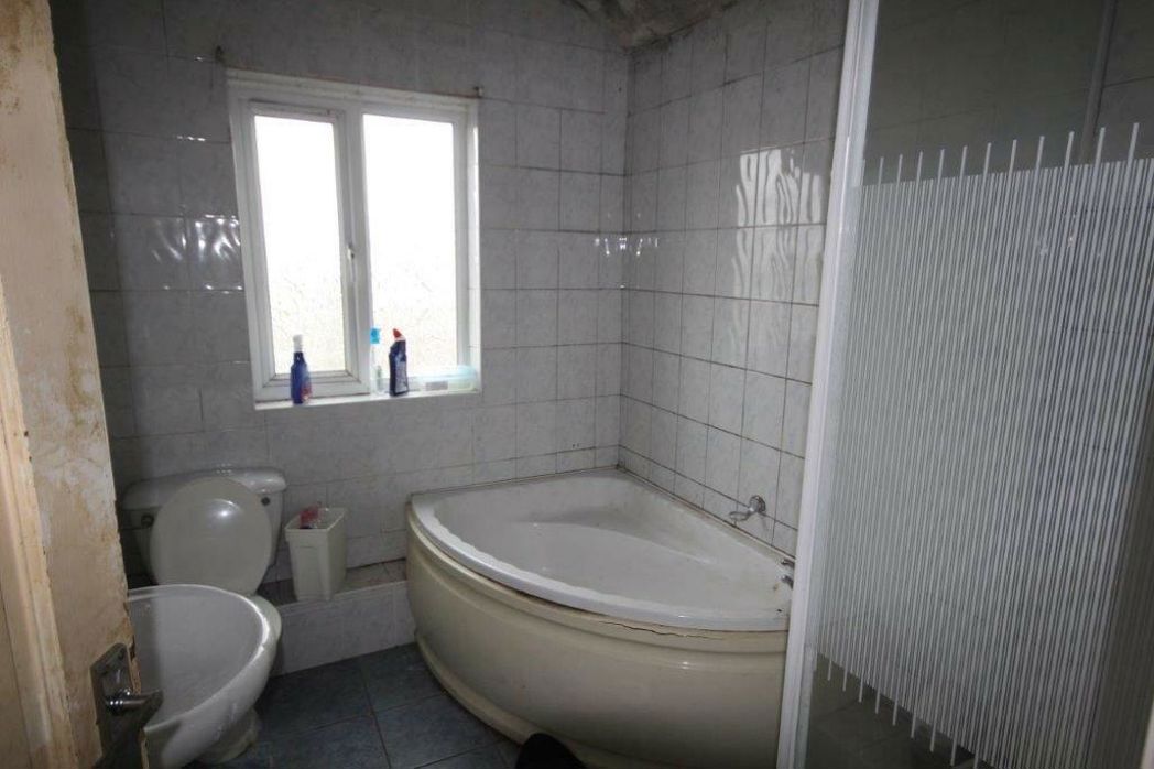 Property image 6 of 7