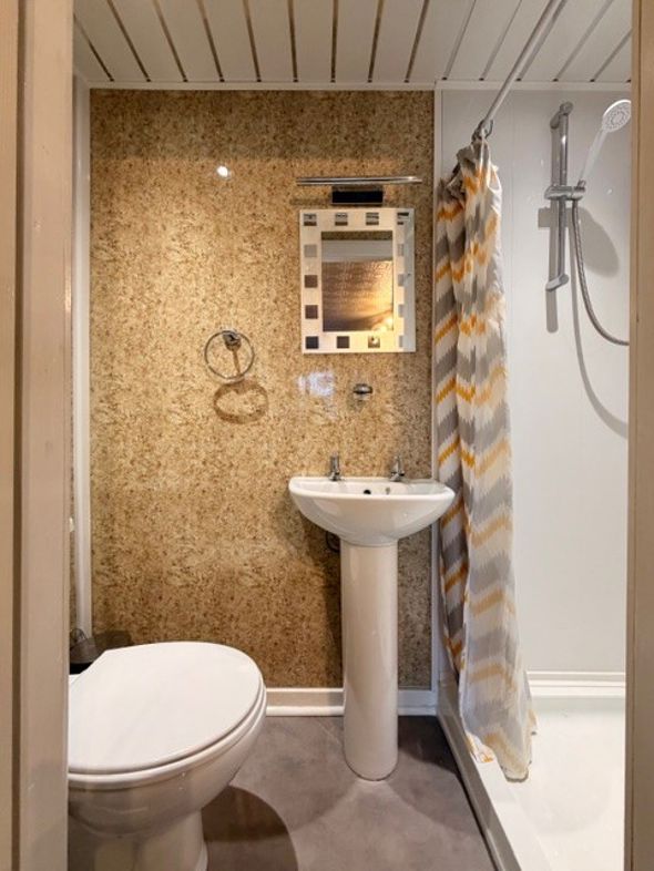 Property image 12 of 23