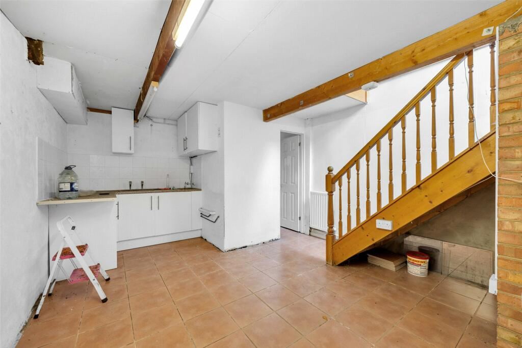 Property image 11 of 16