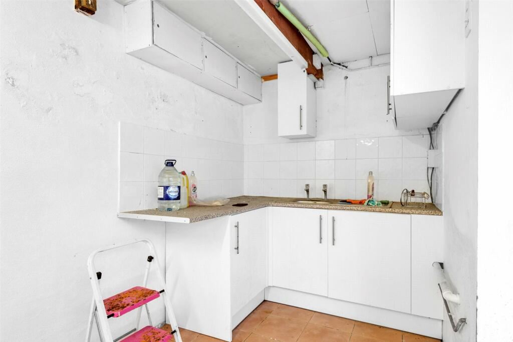 Property image 12 of 16