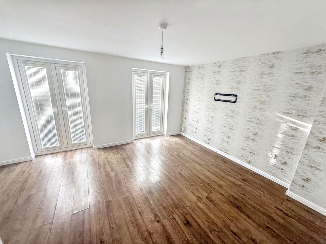 Property image 2 of 11