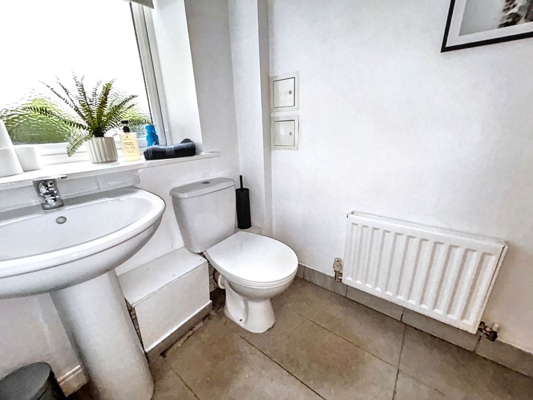 Property image 7 of 9